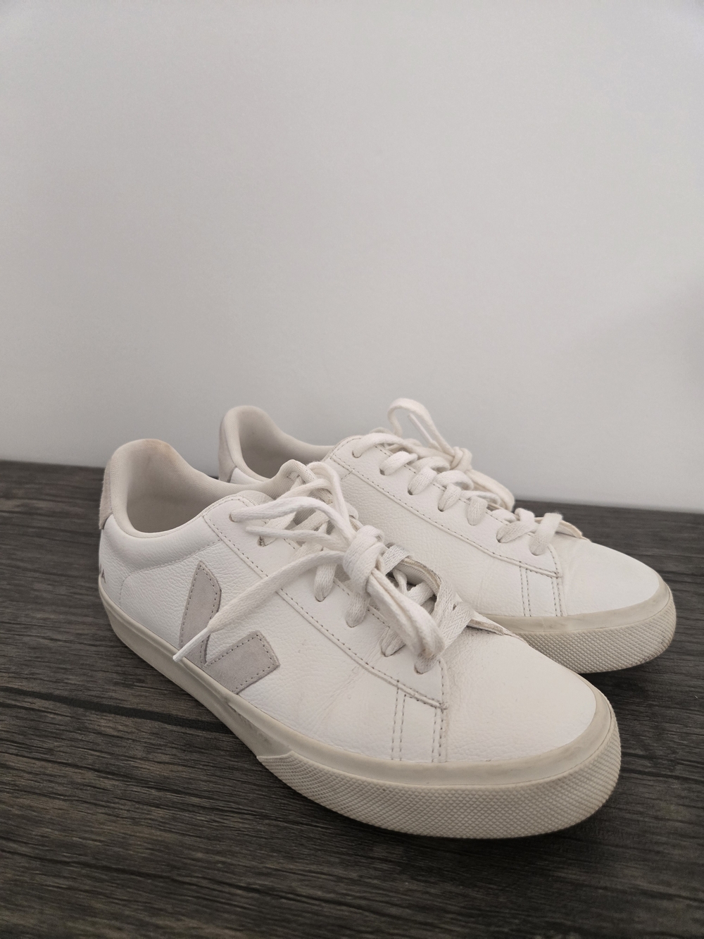 Veja White Cream Low-Top Sneakers